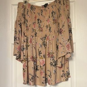 Super cute off the shoulder shirt! Size Small